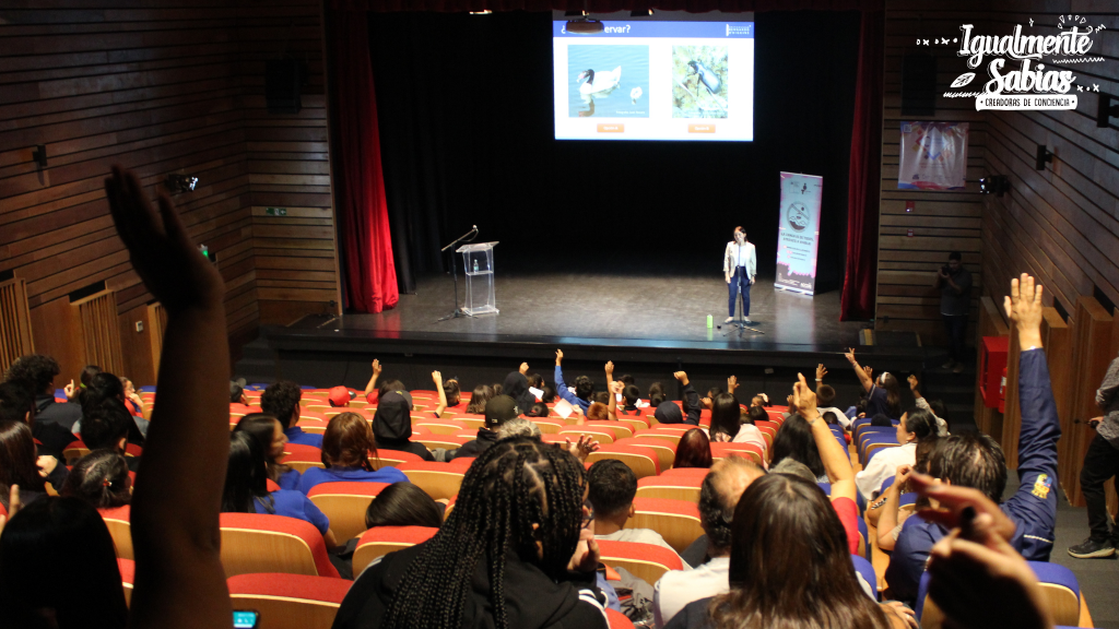 Estudiantes de Tiltil y Santa Matilde participaron en la Charla Inaugural y Exposición “Igualmente Sabias” en el…