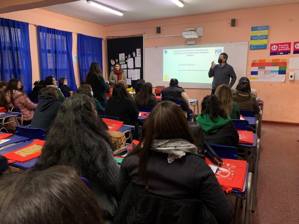 Explora RMN se reunió por primera vez con educadoras de párvulos y docentes de Curacaví Ciencia en el aula: ¿Cómo…