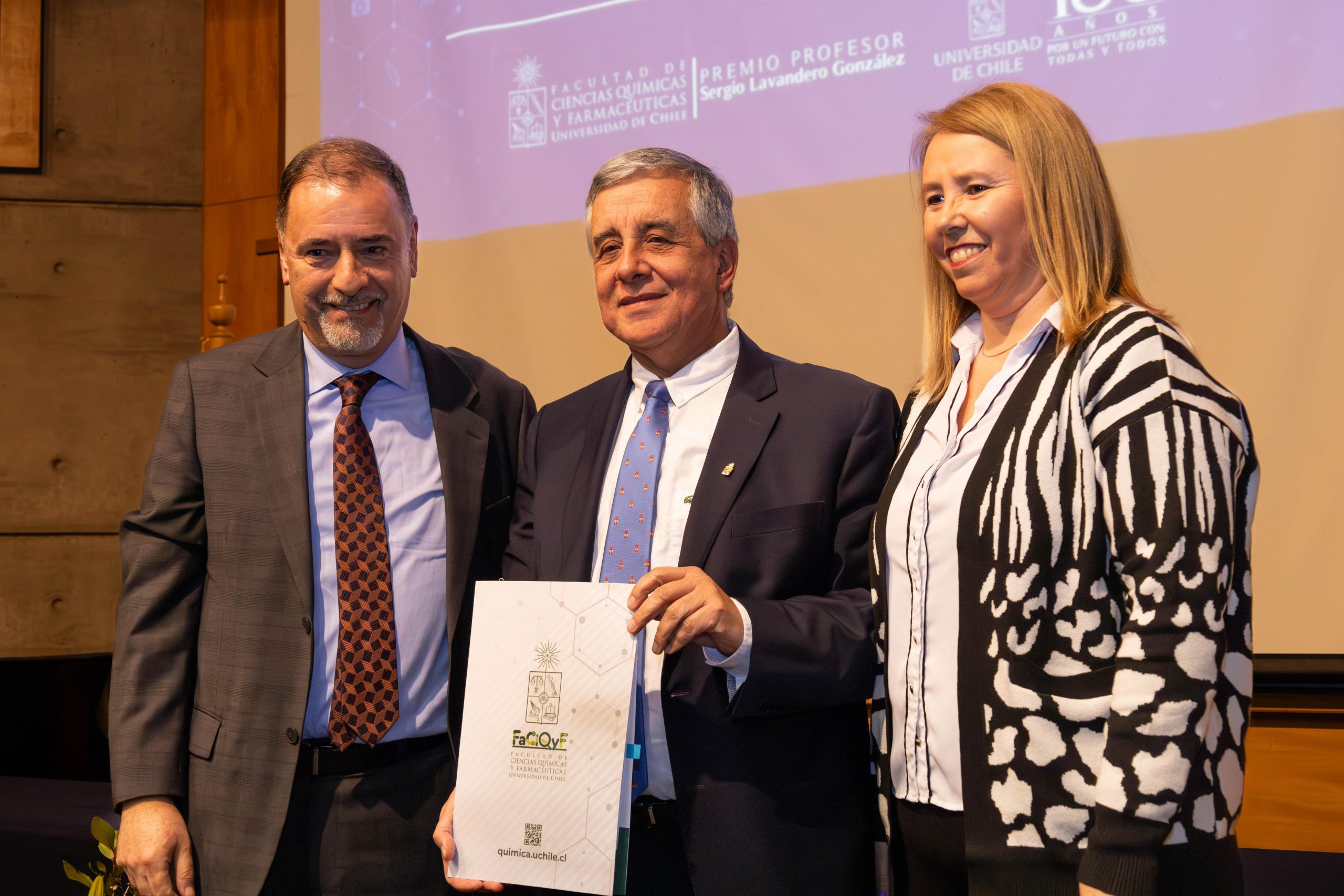 Facultad realiza homenaje al Prof. Sergio Lavandero por obtención del Premio Nacional de Ciencias Naturales 2022…