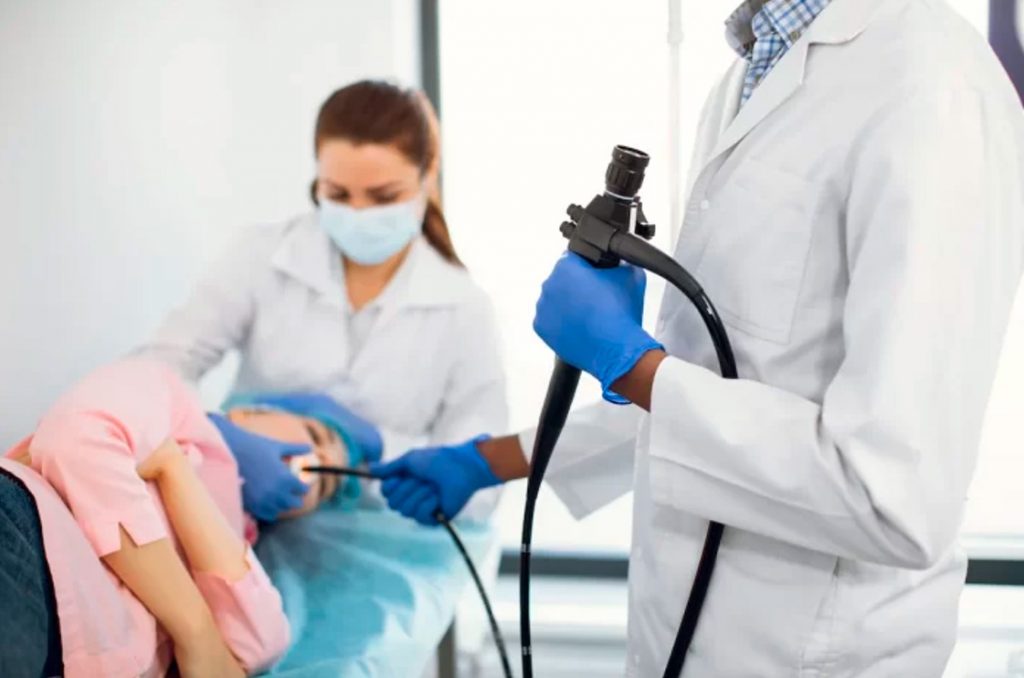 Siete de cada diez chilenos debería hacerse una endoscopía para prevenir cáncer gástrico - Cáncer