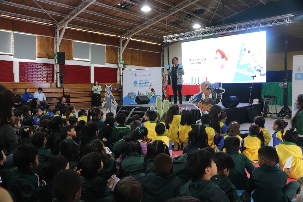 Más de 1000 estudiantes despertaron la curiosidad en el Festival Escolar de Ciencias de Curacaví - Centro de…