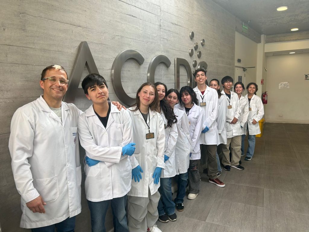Estudiantes de la Scuola Italiana de la Región de Coquimbo, visitó uno de los laboratorios del Centro - Centro de…