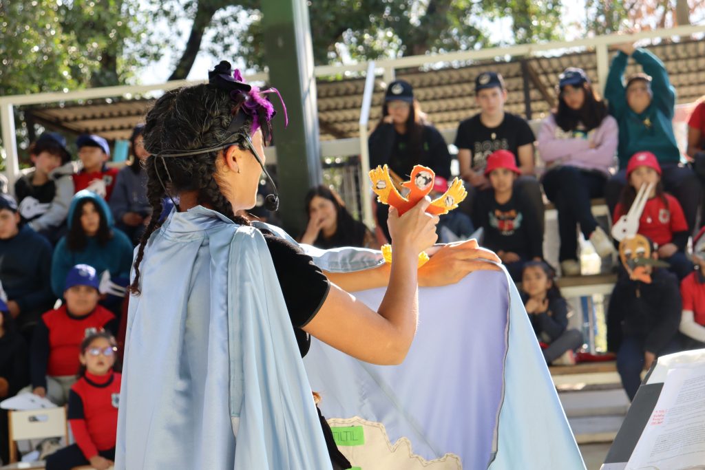 Más de 300 estudiantes de Tiltil y Curacaví iniciaron su travesía en busca del agua y estilo de vida saludable…