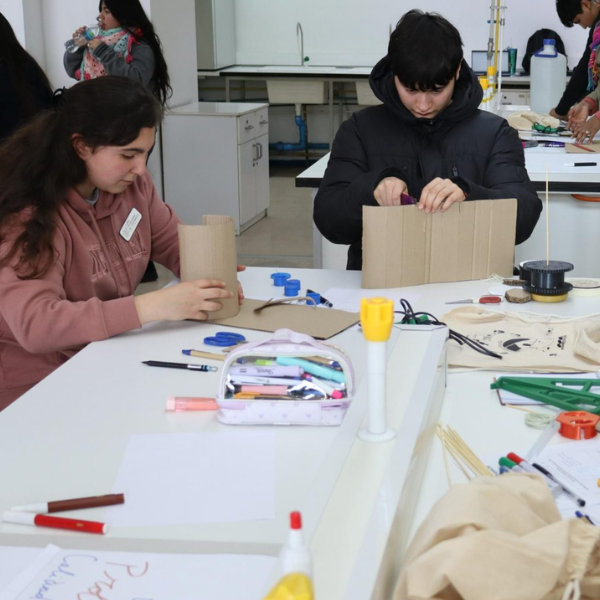 Investigación e Innovación Escolar: Ciencia escolar que se vive y se construye - Proyectos científicos