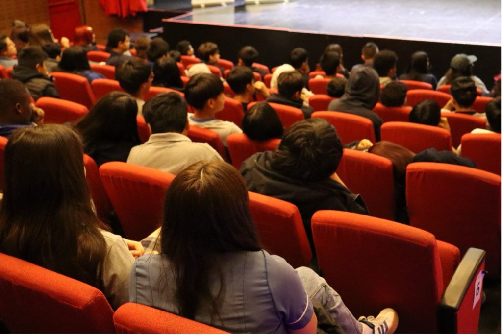 Recoleta impulsa vocaciones científicas: estudiantes participan en charla sobre salud cardiovascular y rol de la mujer…