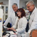 Un libro que revela el lado humano de la investigación y divulgación científica en Chile - Centro de investigación