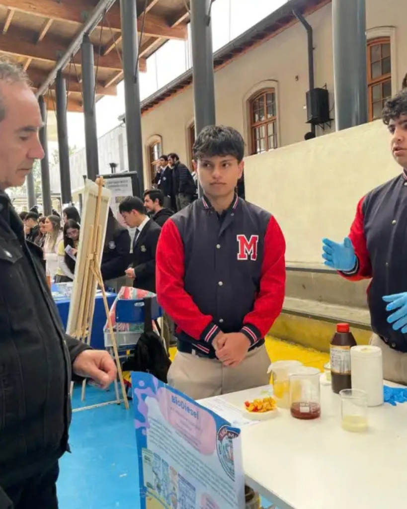 Investigadores premian a alumnos de Molina en la Feria Científica del Liceo Bicentenario - Enfermedades crónicas